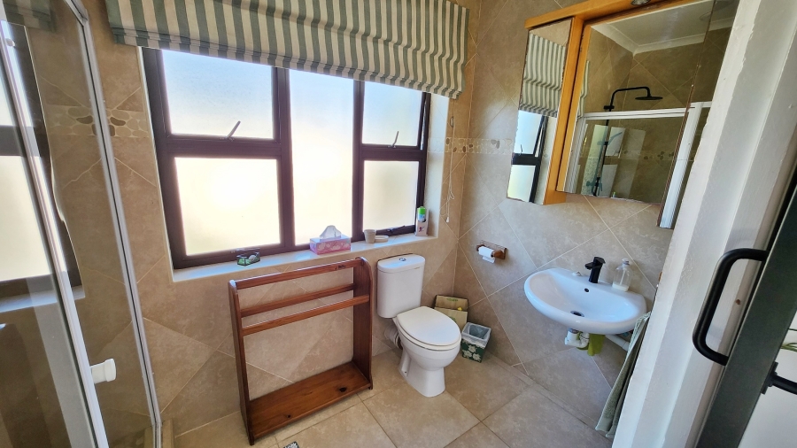 5 Bedroom Property for Sale in Struisbaai Western Cape